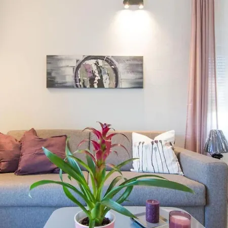 Ana - By Guide Apartman Zadar