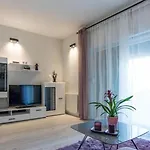 Ana - By Guide 자다르