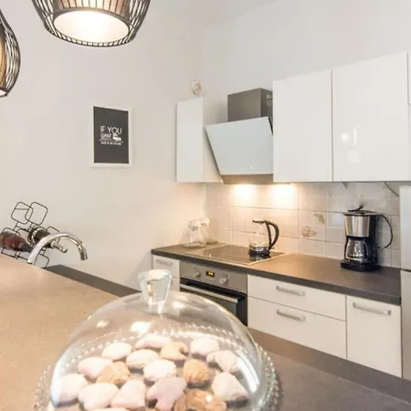 아파트 Ana - By Guide *